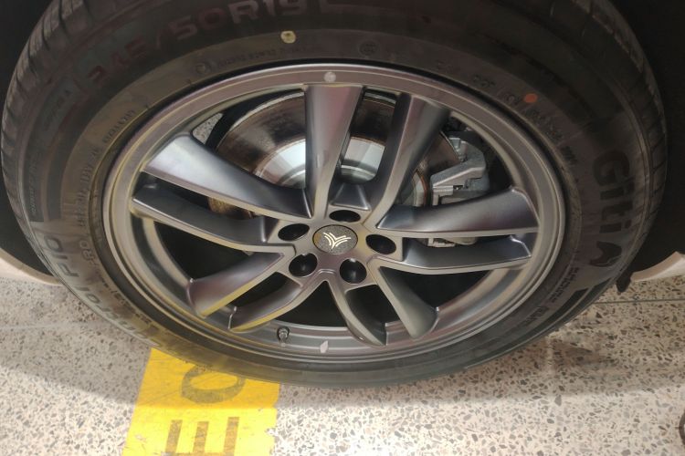 哪吒汽车 哪吒S猎装 2024款 增程300 标准版车身外观6003