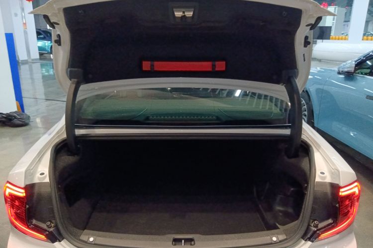 沃尔沃S90新能源 2022款 T8 E驱混动 智逸豪华版机舱底盘23