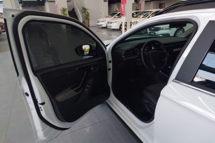 雪铁龙C3-XR 2021款 190THP DCT致尚版中控内饰20