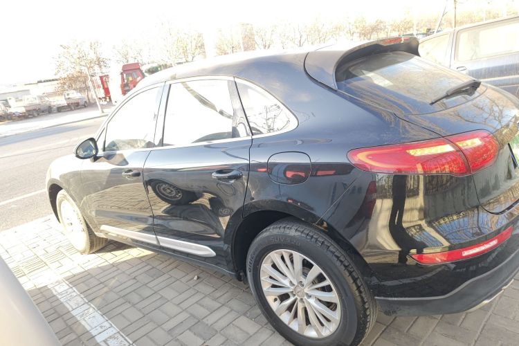 众泰SR9 2017款 2.0T 自动极致之光版车身外观4