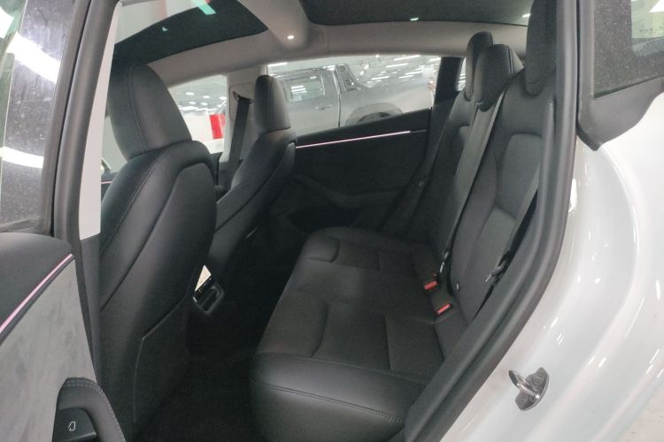 特斯拉 Model 3 2025款 改款 长续航全轮驱动版中控内饰7004
