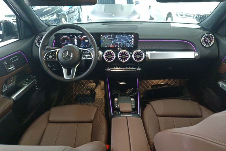 奔驰GLB 2023款 GLB 220 时尚型中控内饰7002