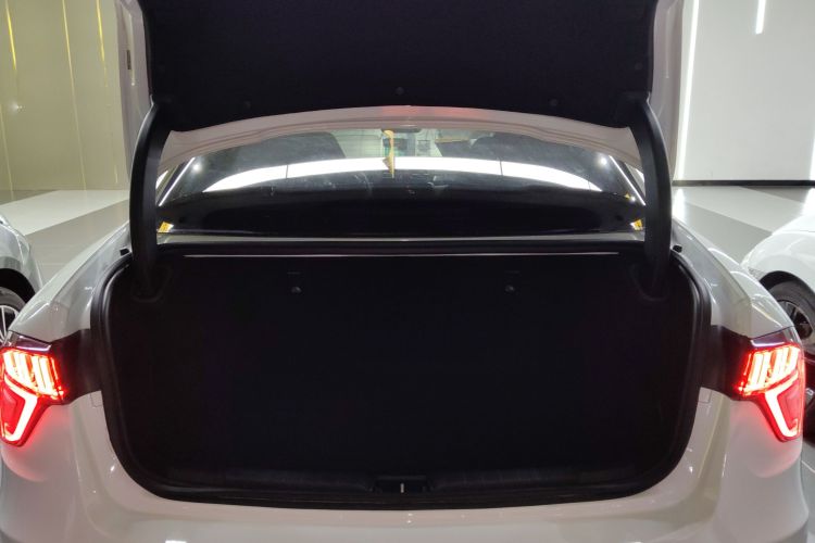 领克03 2022款 2.0TD DCT劲Pro机舱底盘23