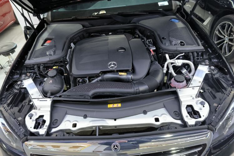 奔驰E级 2020款 改款 E 260 L机舱底盘24