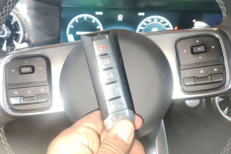 坦克300 2021款 越野版 2.0T 征服者中控内饰7001