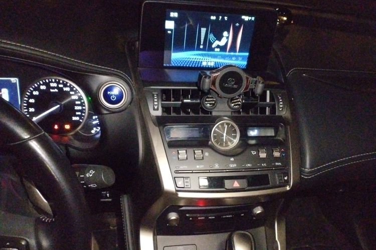 雷克萨斯NX 2020款 300h 前驱 锋尚版 国VI中控内饰16