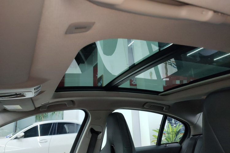 宝马1系 2022款 125i M运动曜夜版中控内饰22