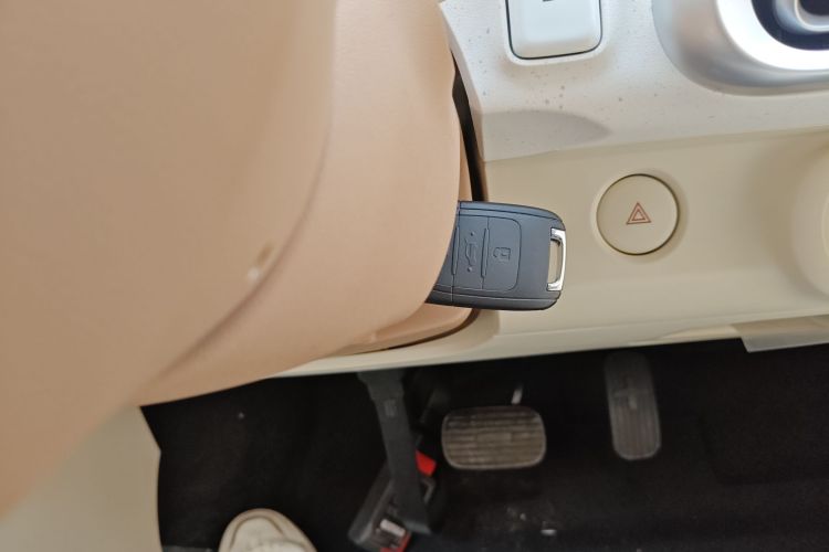 五菱汽车 宏光MINIEV 2024款 第三代 215km 青春版中控内饰11