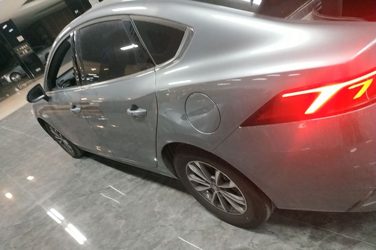 比亚迪 秦PLUS 2024款 荣耀版 DM-i 55KM领先型车身外观4