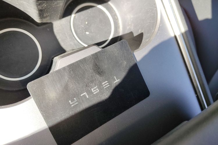 特斯拉 Model Y 2022款 长续航全轮驱动版中控内饰11