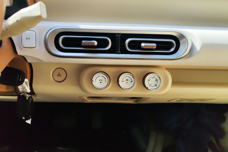 五菱汽车 宏光MINIEV 2024款 第三代 215km 青春版中控内饰16