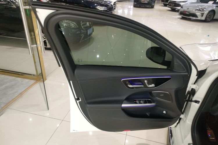 奔驰C级 2022款 C 260 L 运动版中控内饰47