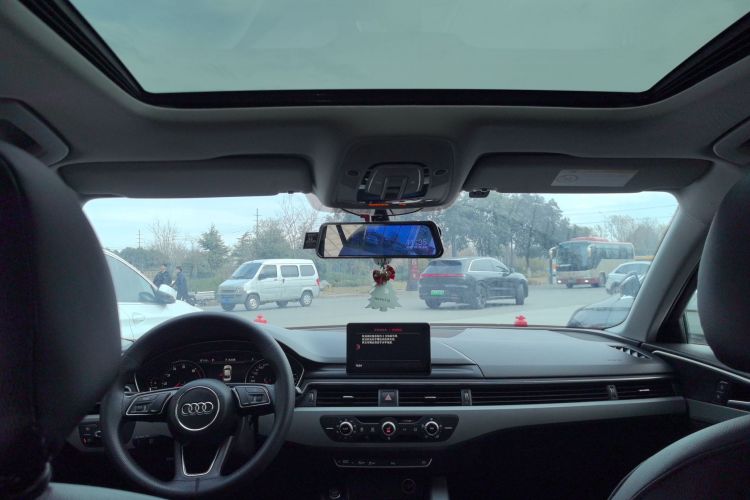 奥迪A4L 2018款 30周年年型 40 TFSI 进取型中控内饰22