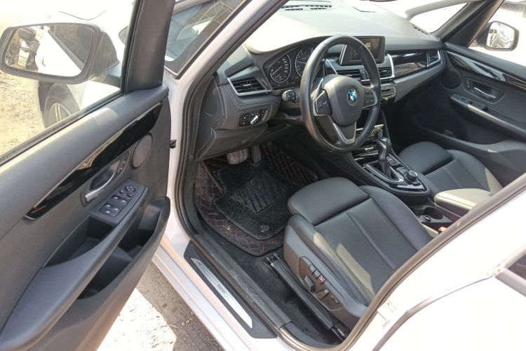 宝马2系旅行车 2016款 218i 运动设计套装中控内饰20