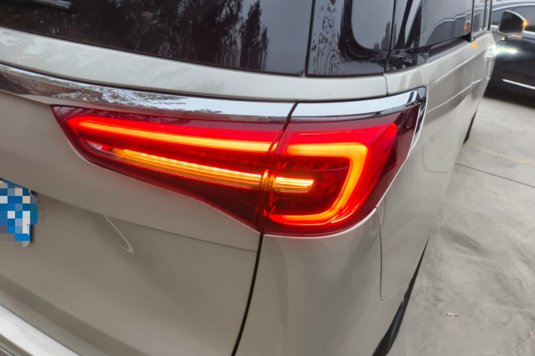 别克GL8 2022款 ES陆尊 653T 尊享型车身外观9