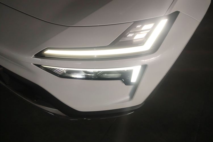 Polestar极星 Polestar 4 2024款 单电机标准续航PLUS 双星互联版局部细节36