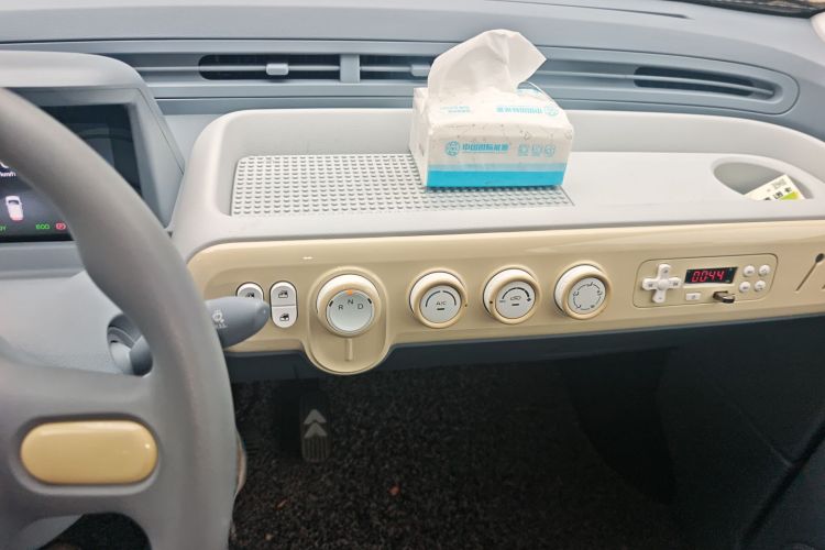 奔腾小马 2025款 222km 灵动马中控内饰16