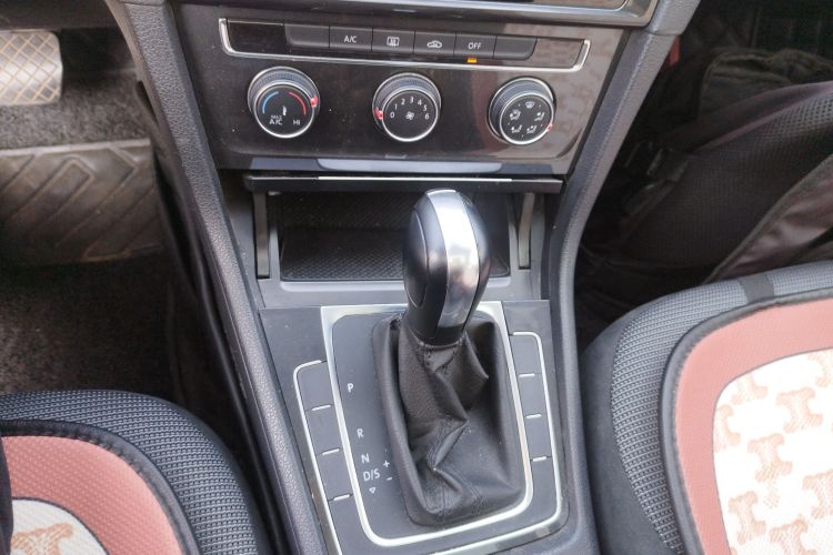 大众 高尔夫 2019款 1.6L 自动舒适型 国V中控内饰18