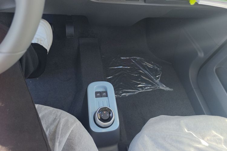 吉利银河 2024款 熊猫mini 200km 耐力熊中控内饰18