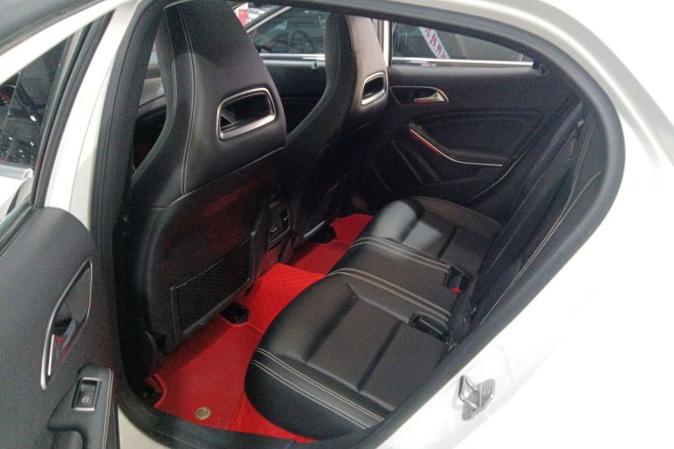 奔驰GLA 2018款 GLA 200 时尚型中控内饰21