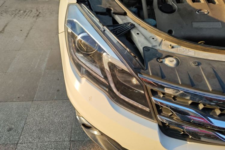 广汽传祺 传祺GS5 Super 2016款 2.0L 自动两驱周年纪念版车身外观8