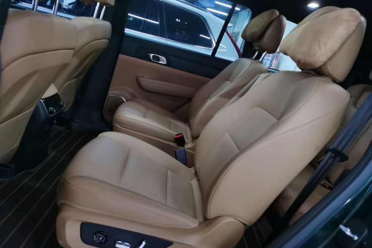 理想汽车 理想ONE 2021款 增程6座版中控内饰7004