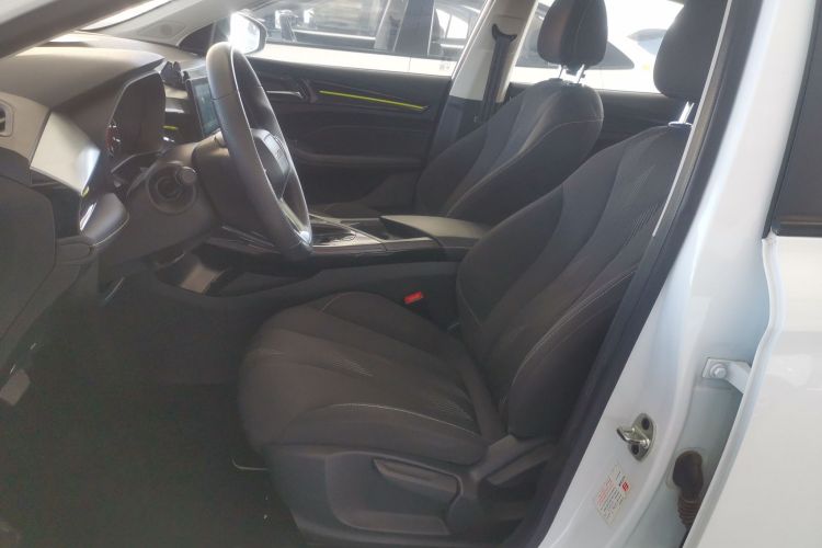 荣威i5 2021款 1.5L CVT铂金版中控内饰19