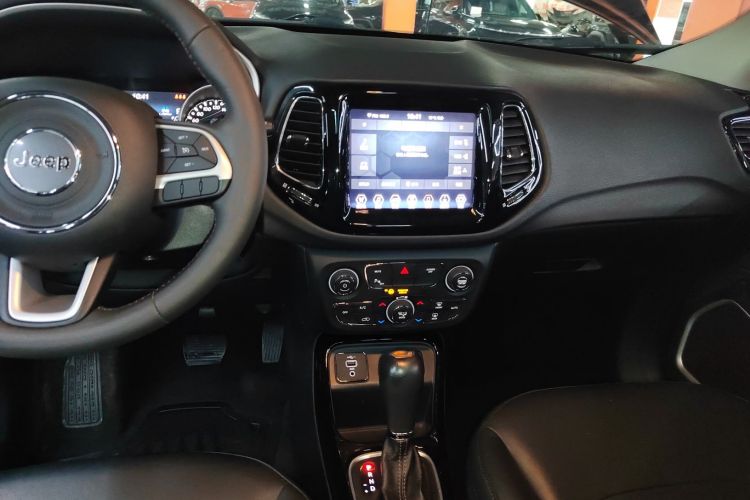 Jeep 指南者 2020款 220T 自动精英版局部细节16