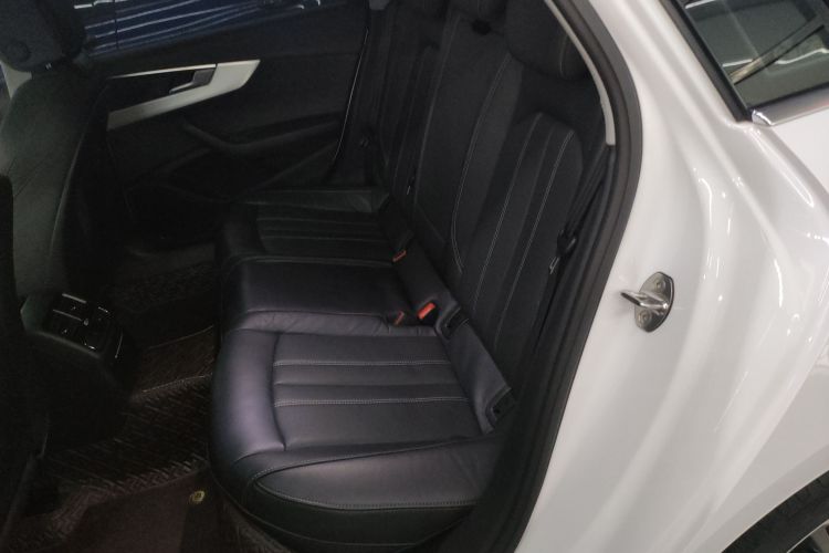 奥迪A4L 2023款 40 TFSI 时尚动感型中控内饰7004