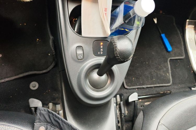 smart fortwo 2016款 0.9T 66千瓦硬顶先锋版中控内饰18