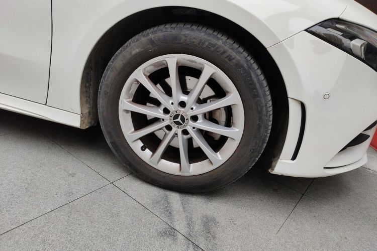 奔驰A级 2020款 A 200 L 运动轿车车身外观10