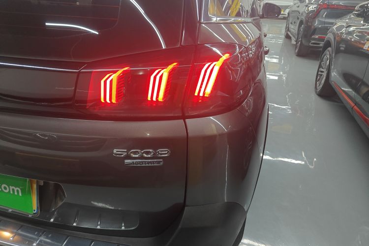 标致5008 2021款 400THP 7座豪华版车身外观6006