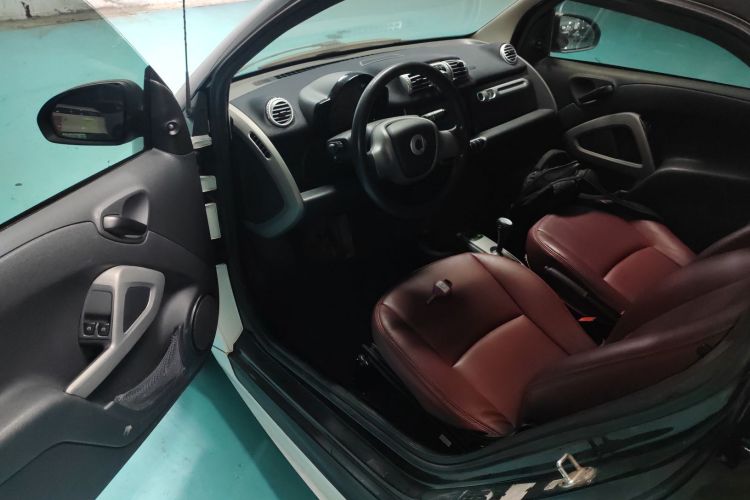 smart fortwo 2012款 1.0 MHD 硬顶舒适版中控内饰20