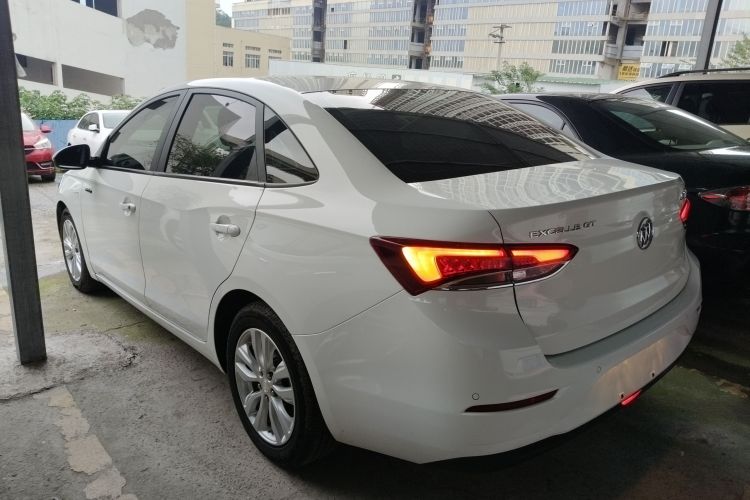 别克 英朗 2021款 改款 典范 1.5L 自动精英型车身外观4