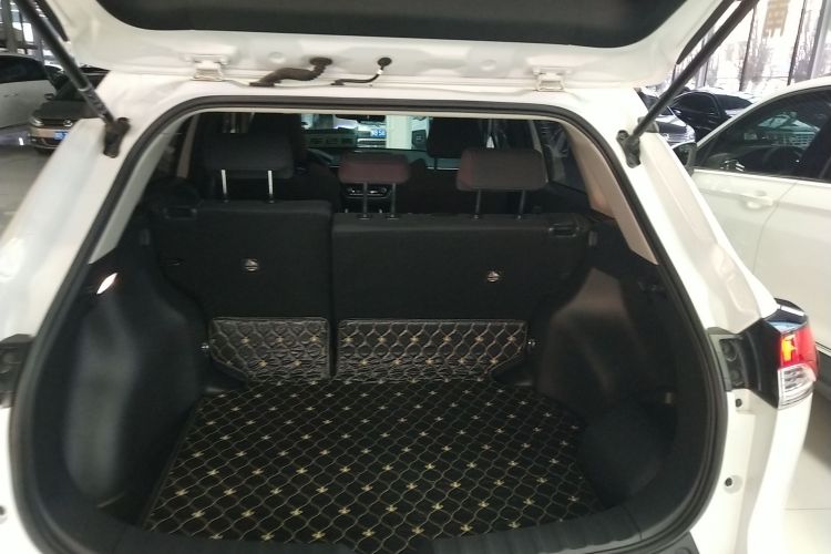 丰田 锋兰达 2023款 2.0L 智能电混双擎 领先版机舱底盘23