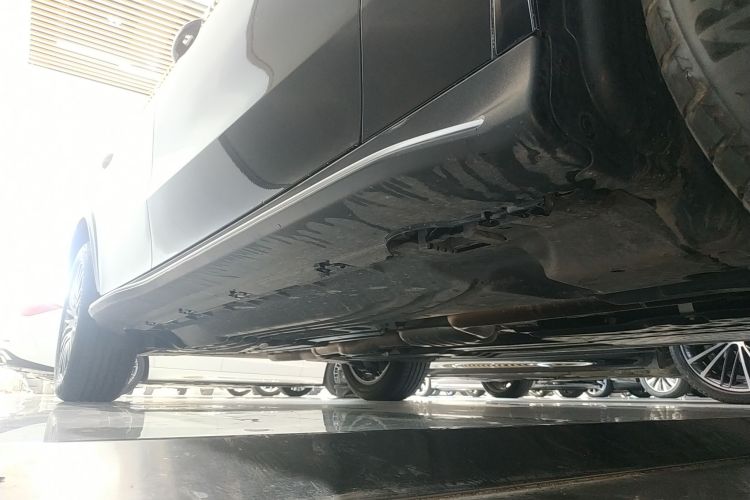 奔驰GLC 2025款 GLC 300 L 4MATIC 动感型 5座局部细节9001