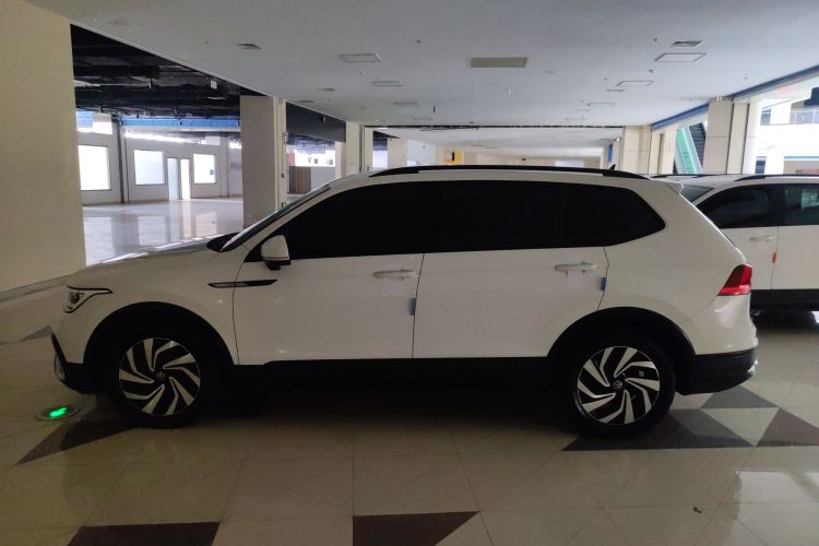 大众 途观L 2022款 330TSI 自动两驱舒享版车身外观4