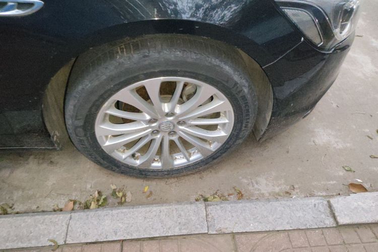 别克 君越 2016款 改款 28T 精英型车身外观10