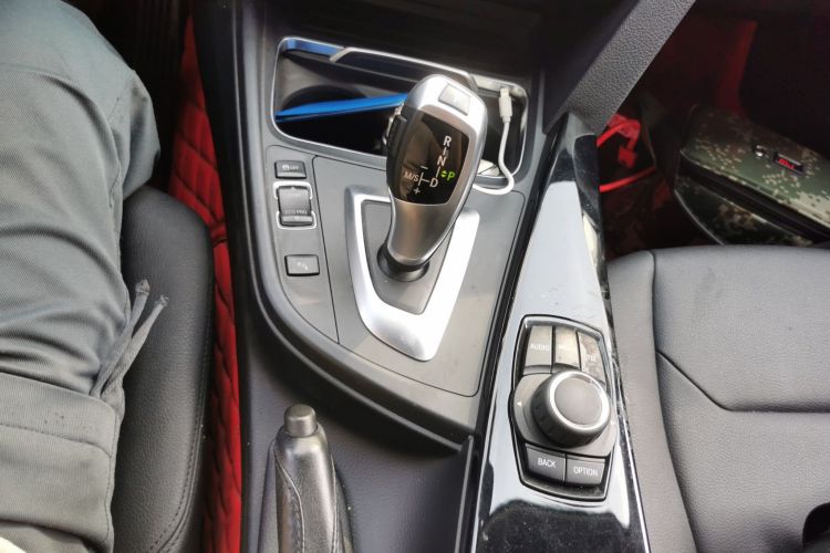 宝马3系 2017款 320Li 时尚型中控内饰18