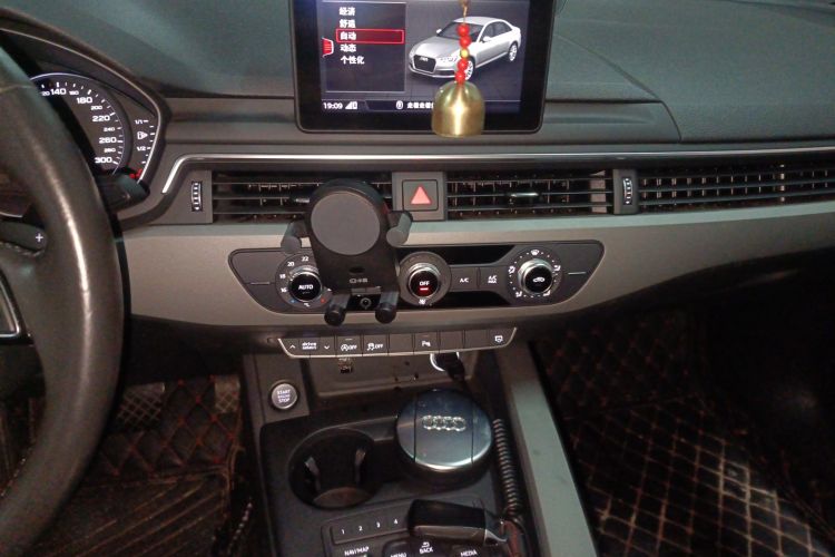 奥迪A4L 2019款 40 TFSI 进取型 国VI中控内饰16