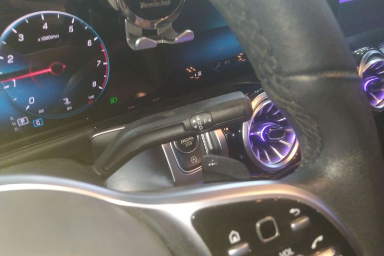 奔驰GLB 2023款 GLB 220 动感型中控内饰18