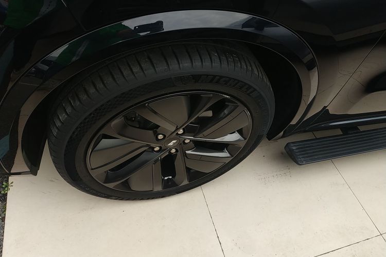 理想汽车 理想L9 2024款 Ultra车身外观6007