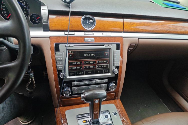 大众 辉腾 2012款 3.0L 商务型中控内饰16