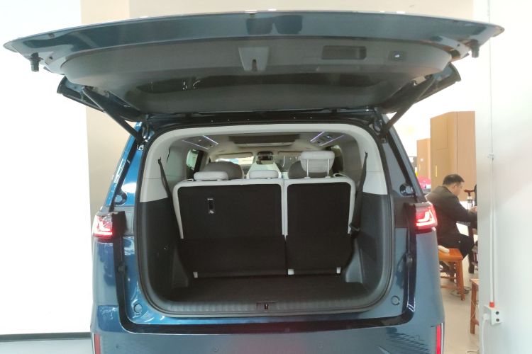 岚图汽车 岚图梦想家 2025款 PHEV 四驱旗舰鲲鹏版局部细节23