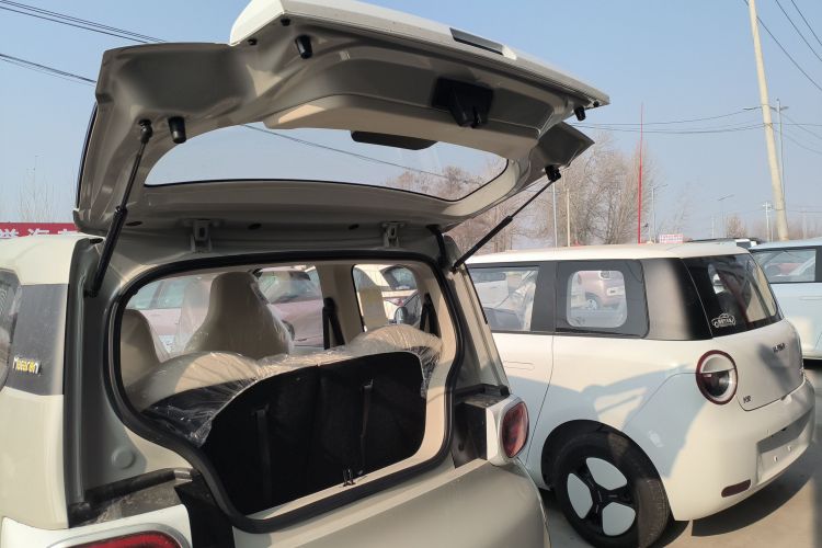 五菱汽车 宏光MINIEV 2024款 第三代 215km 青春版机舱底盘23