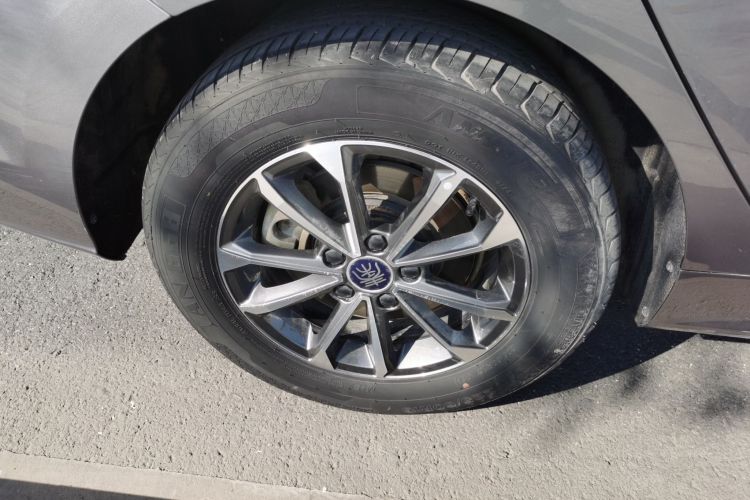 比亚迪 秦PLUS 2023款 冠军版 DM-i 55KM领先型车身外观6008