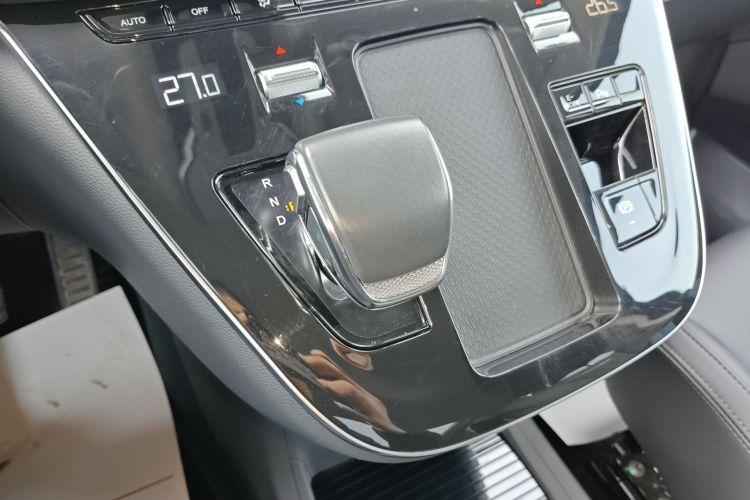 红旗HQ9 PHEV 2024款 2.0T 四驱商务版局部细节18