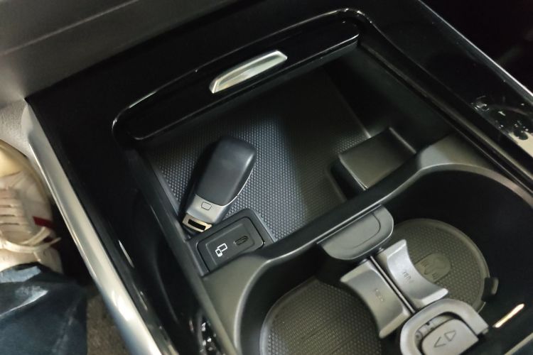 奔驰B级 2020款 B 200 动感型中控内饰7001