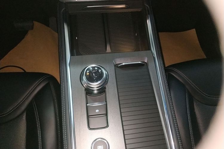 福特 探险者 2025款 2.3T EcoBoost 四驱穿越版 5座局部细节18