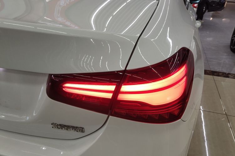 奔驰A级 2023款 A 180 L车身外观6006